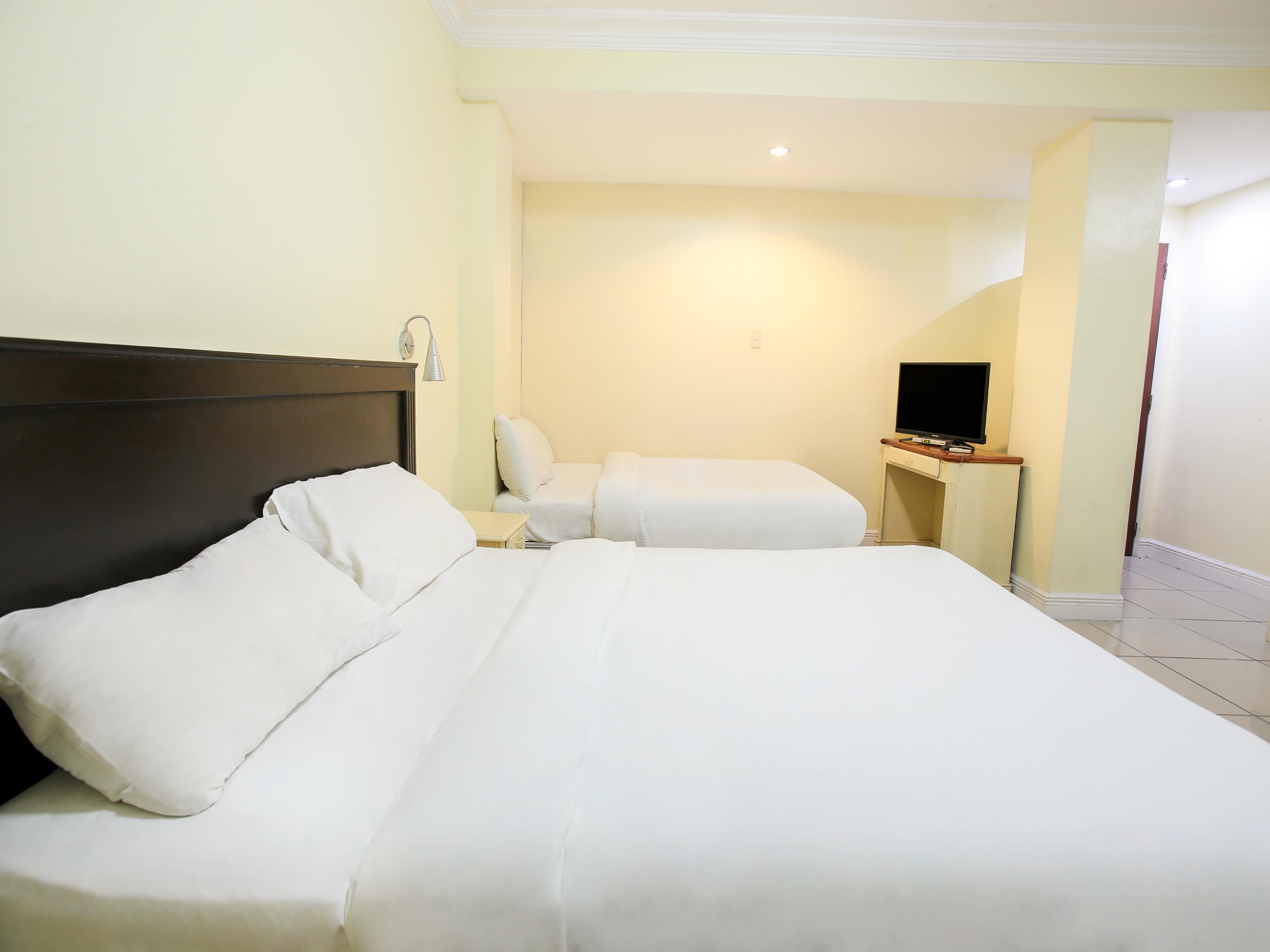 Hotel Euroasia By Bluebookers Angeles Luaran gambar