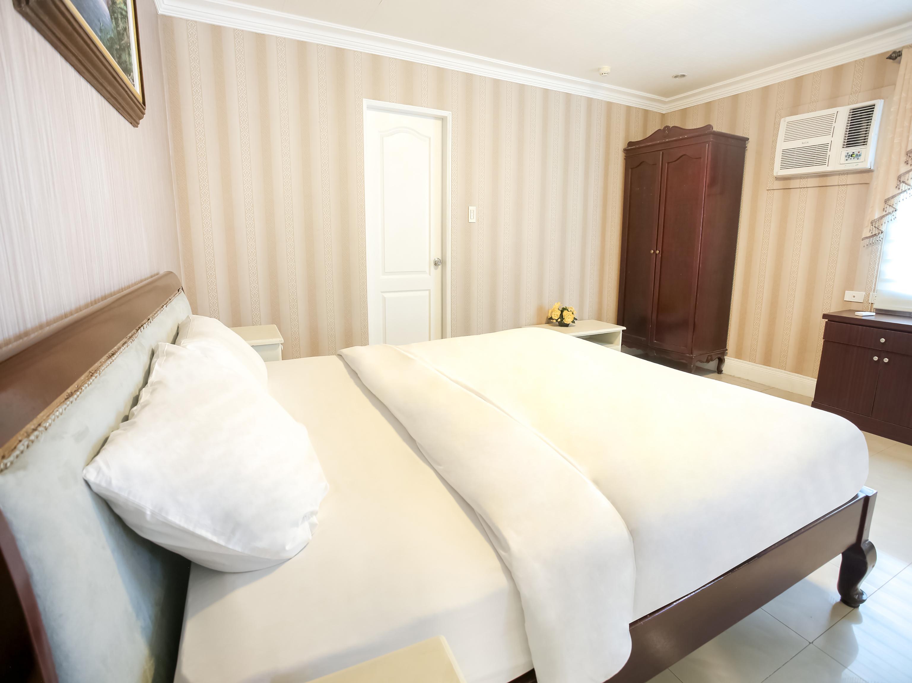 Hotel Euroasia By Bluebookers Angeles Luaran gambar