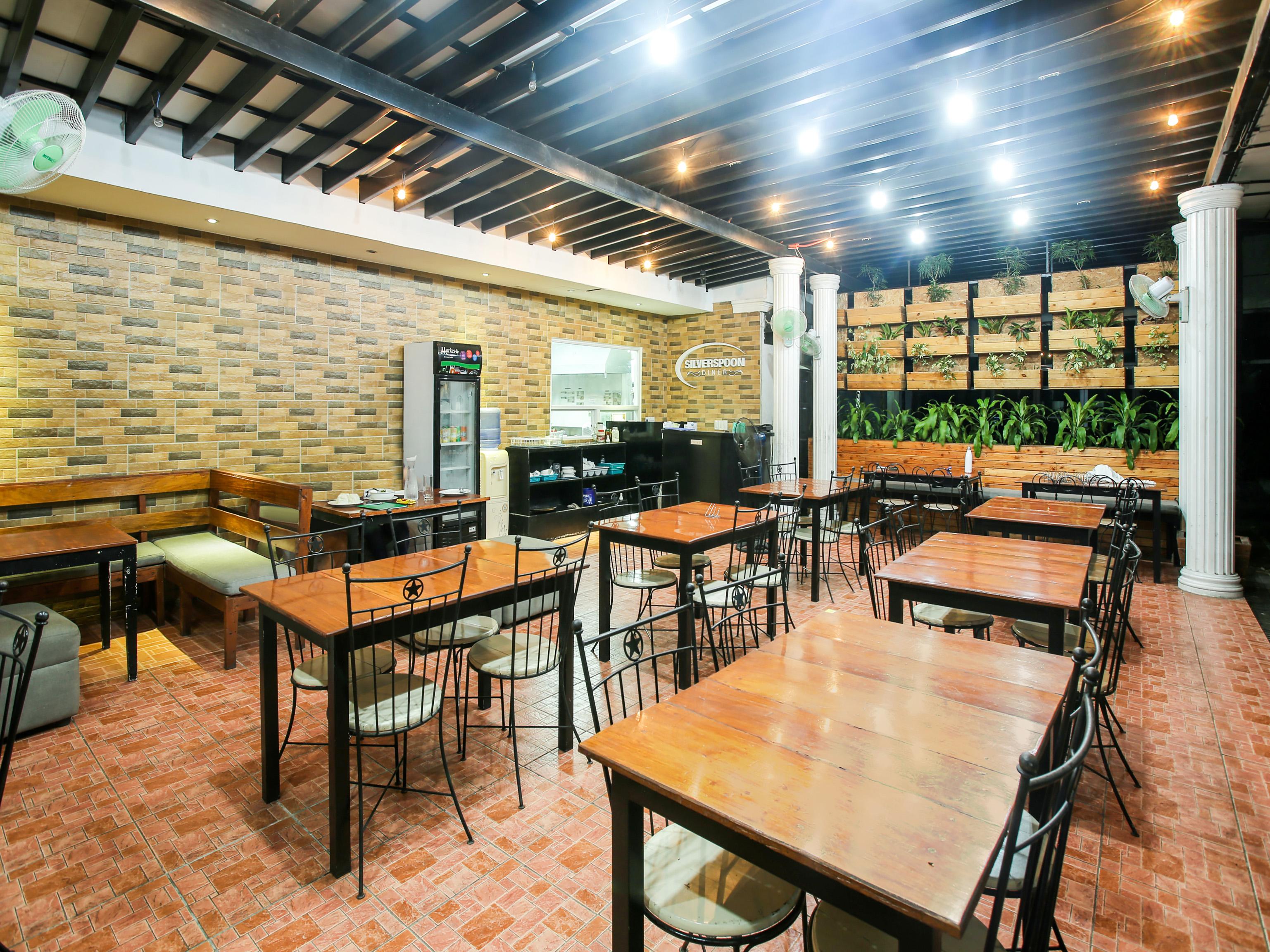 Hotel Euroasia By Bluebookers Angeles Luaran gambar