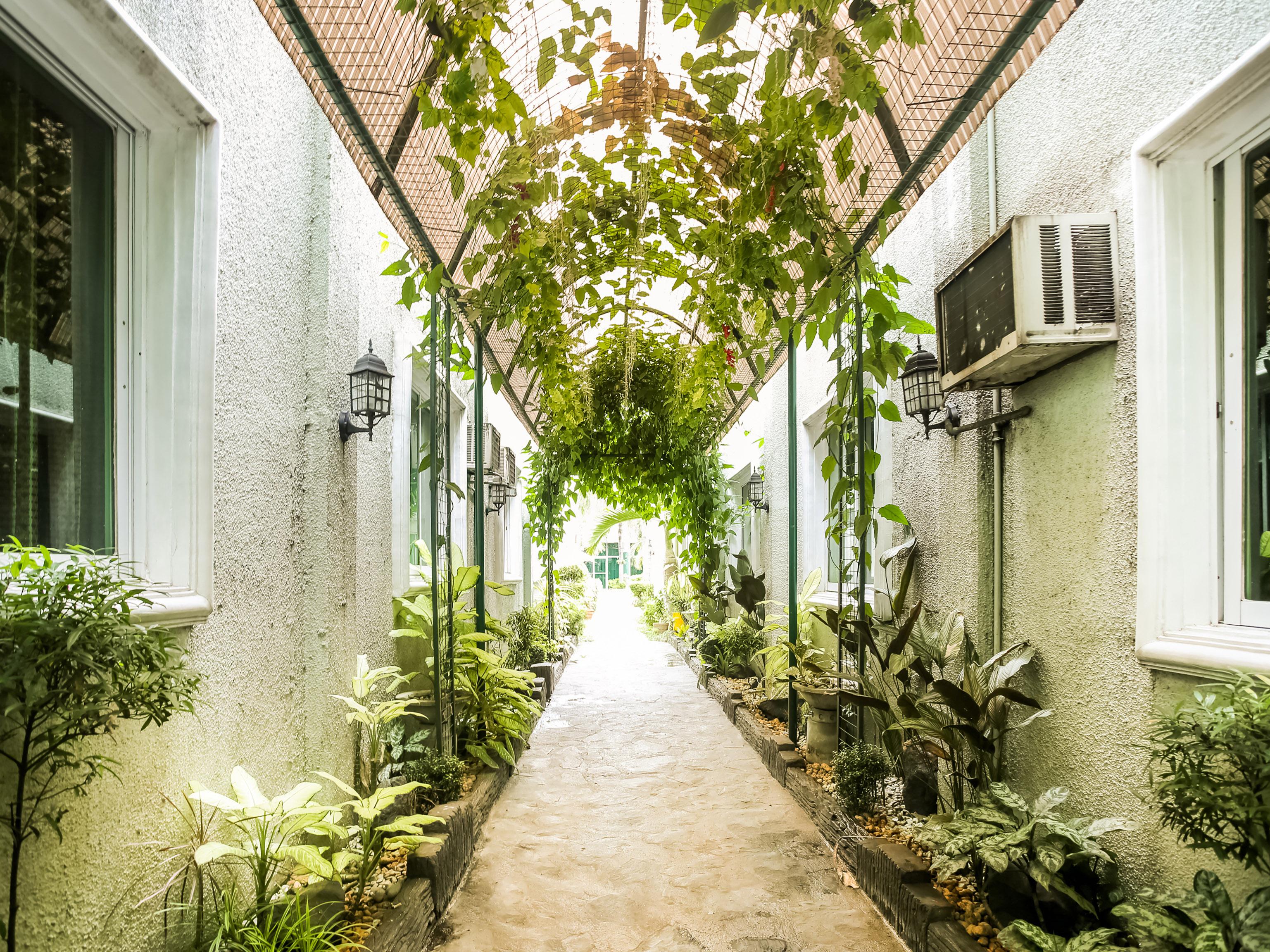 Hotel Euroasia By Bluebookers Angeles Luaran gambar