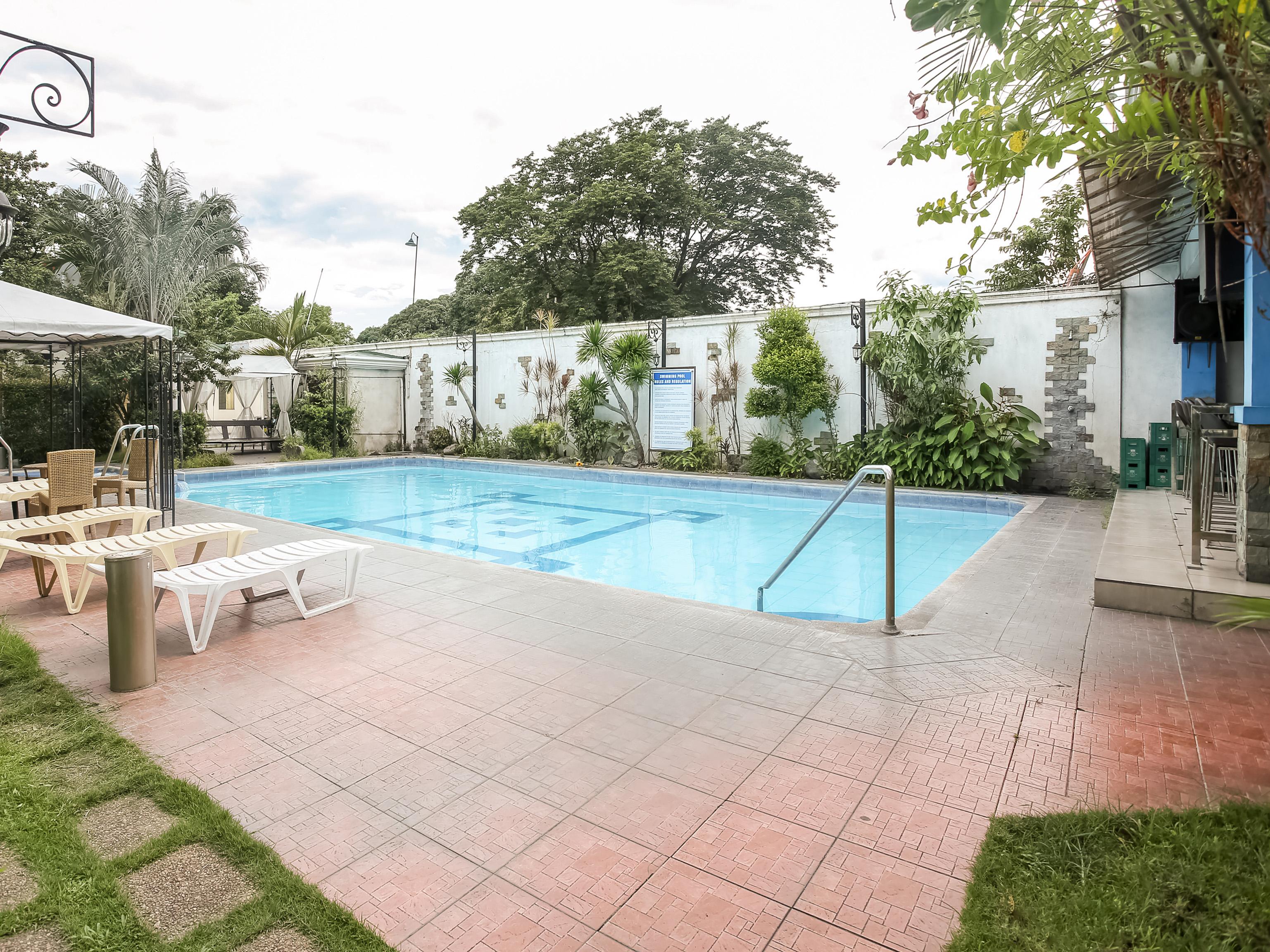 Hotel Euroasia By Bluebookers Angeles Luaran gambar