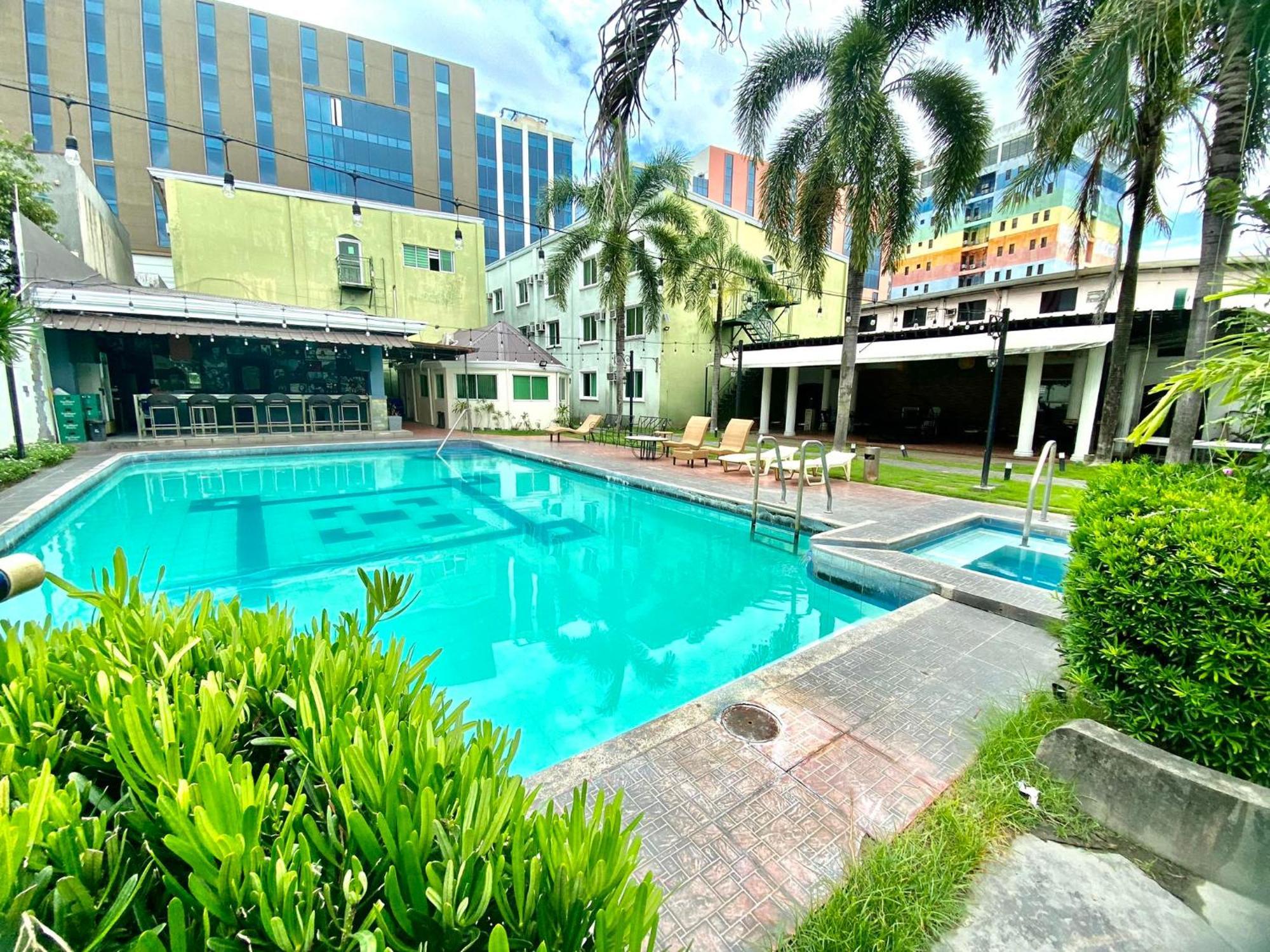 Hotel Euroasia By Bluebookers Angeles Luaran gambar