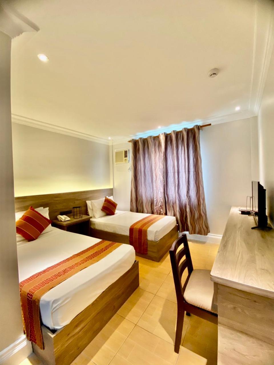 Hotel Euroasia By Bluebookers Angeles Luaran gambar