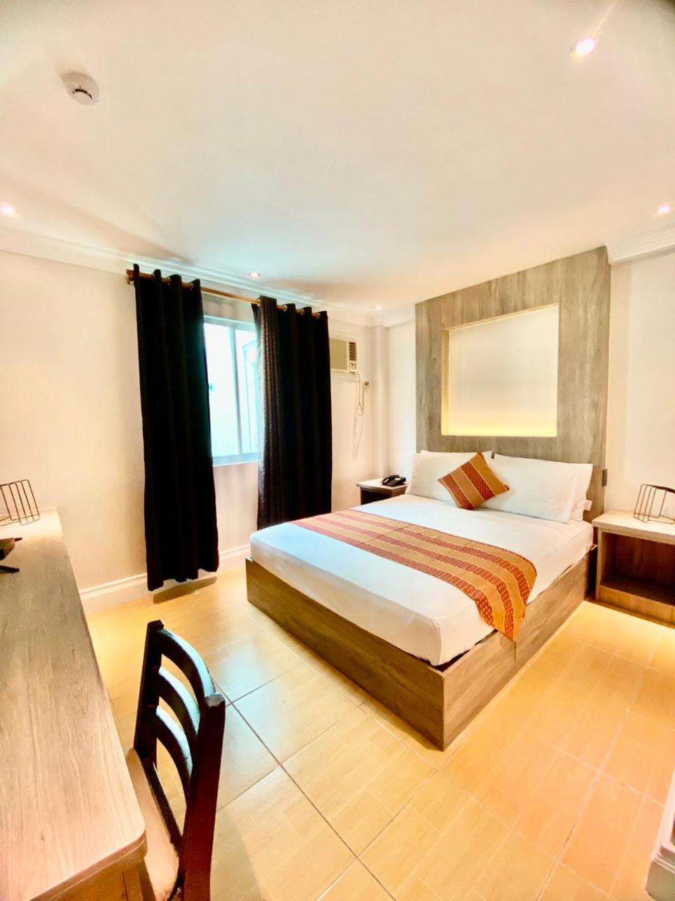 Hotel Euroasia By Bluebookers Angeles Luaran gambar