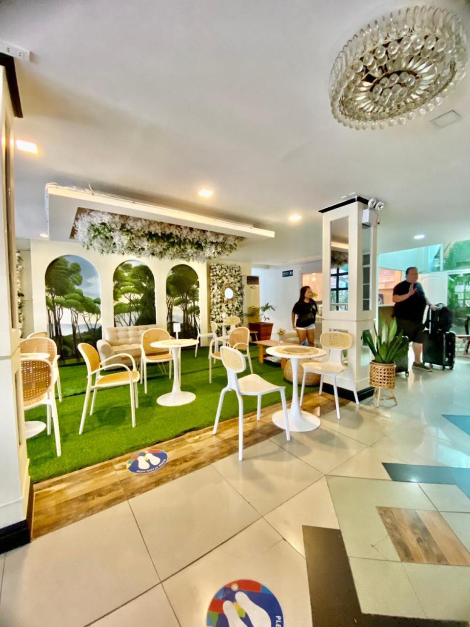 Hotel Euroasia By Bluebookers Angeles Luaran gambar