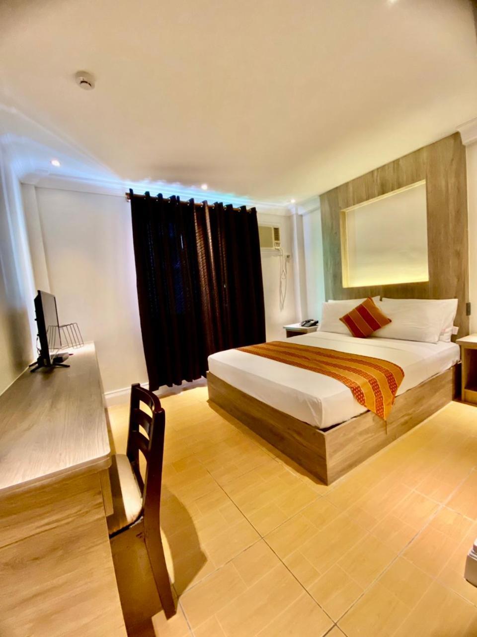 Hotel Euroasia By Bluebookers Angeles Luaran gambar