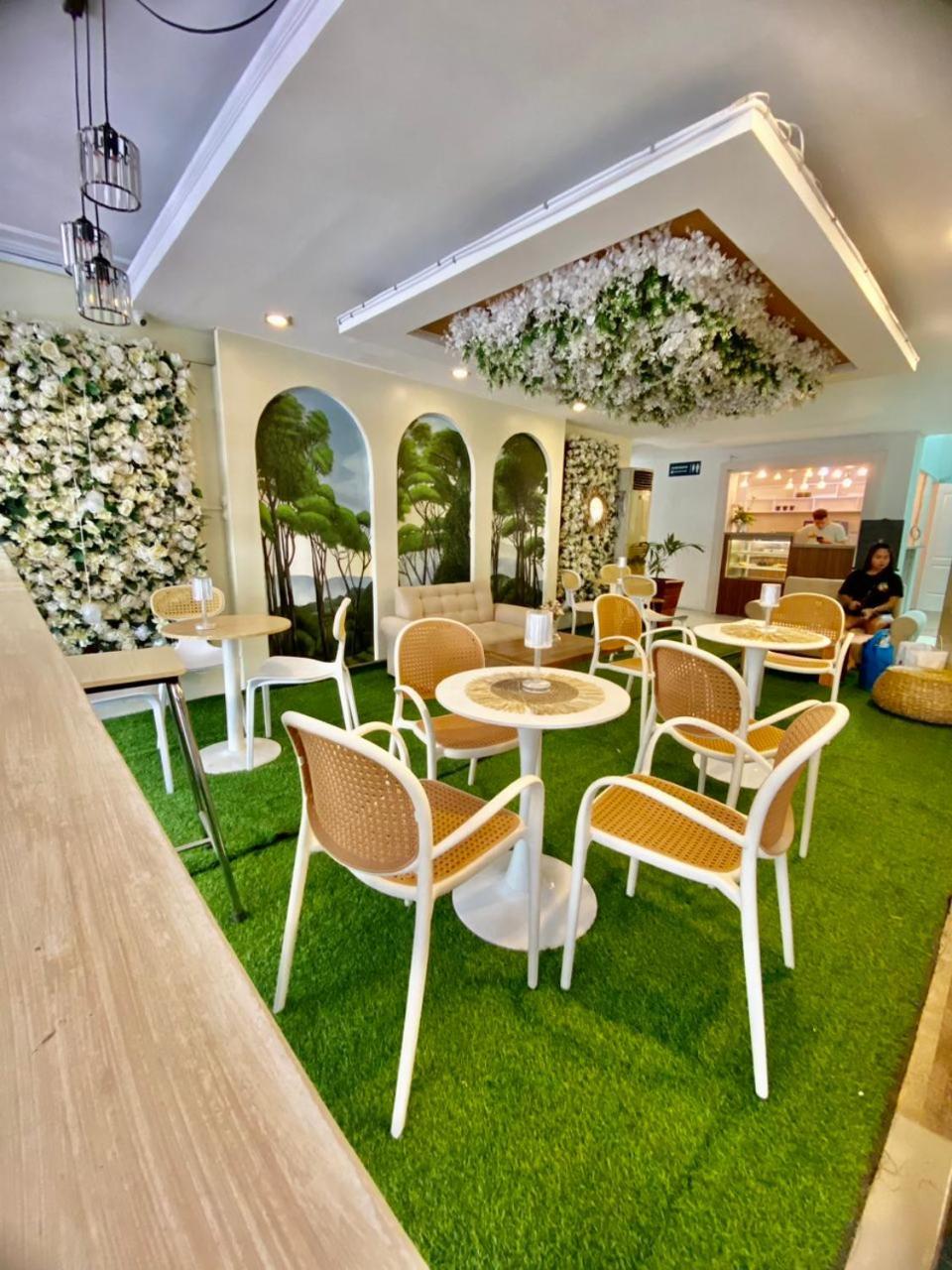 Hotel Euroasia By Bluebookers Angeles Luaran gambar