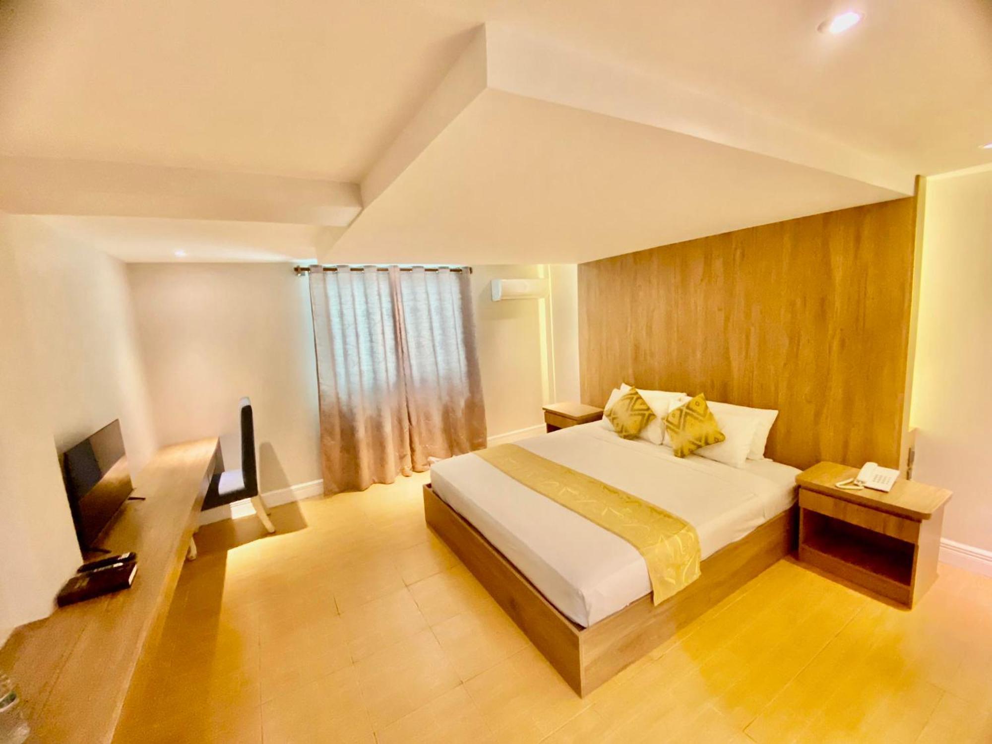 Hotel Euroasia By Bluebookers Angeles Luaran gambar